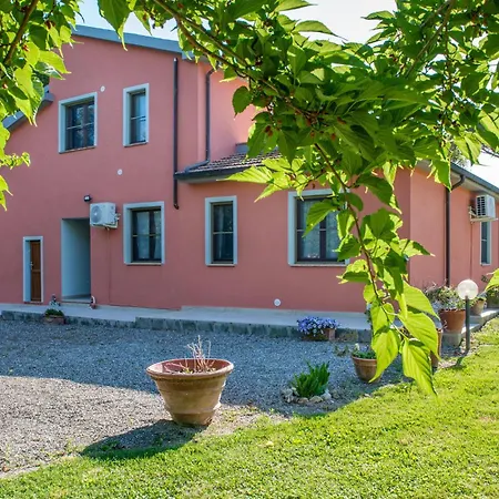 Apartamento In With Swimming Pool
